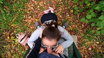 TEEN QUASE PEGO CHUPANDO O PAU NO PARQUE PÚBLICO FACIAL